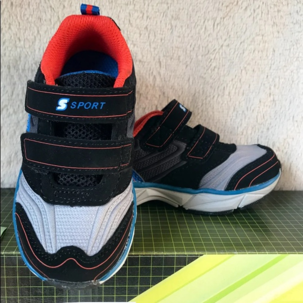 Boys sneakers